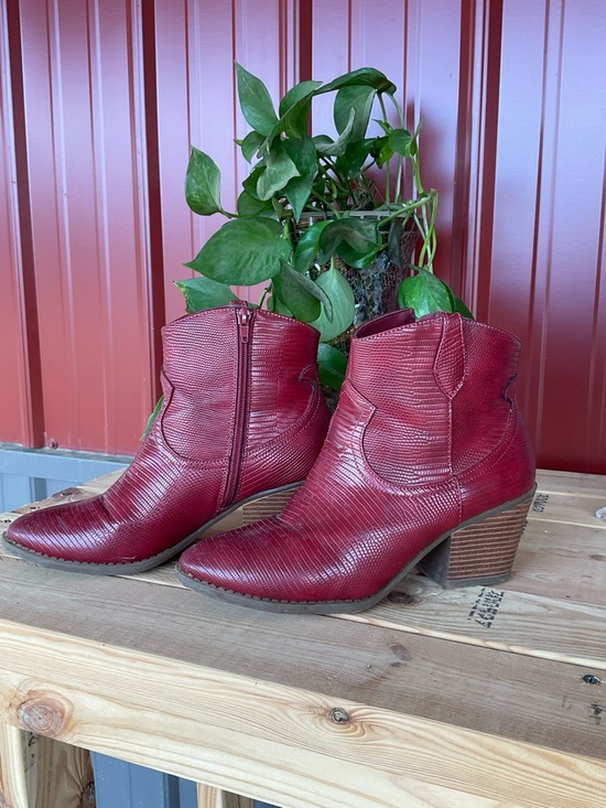 Sugar Shoes - Sugar Red Leather Ankle Booties with Block Heel. Size 9.5